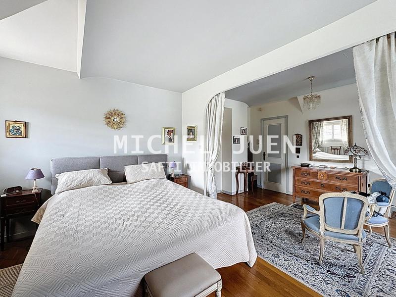 Maison - 232 m² - 6 pièces