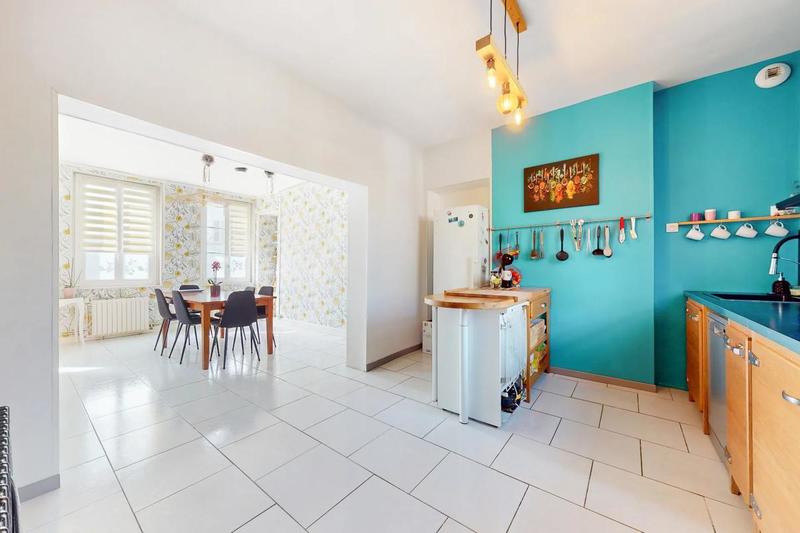 Maison - 200 m² - 8 pièces