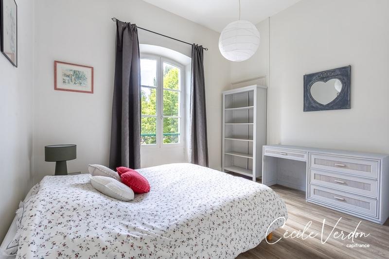 Propriété - 280 m² - 10 pièces