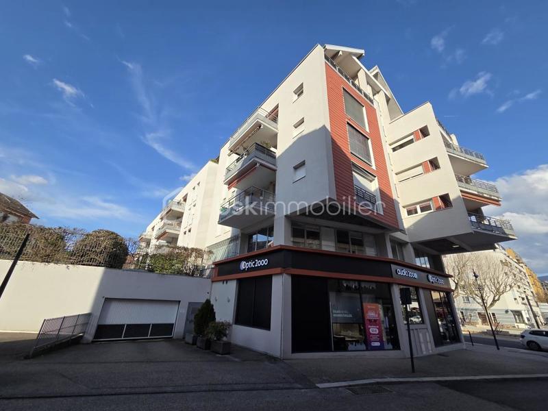 Local commercial - 85 m² - 3 pièces