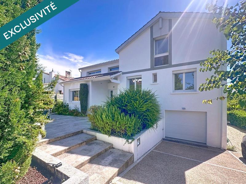 Maison - 271 m² - 9 pièces