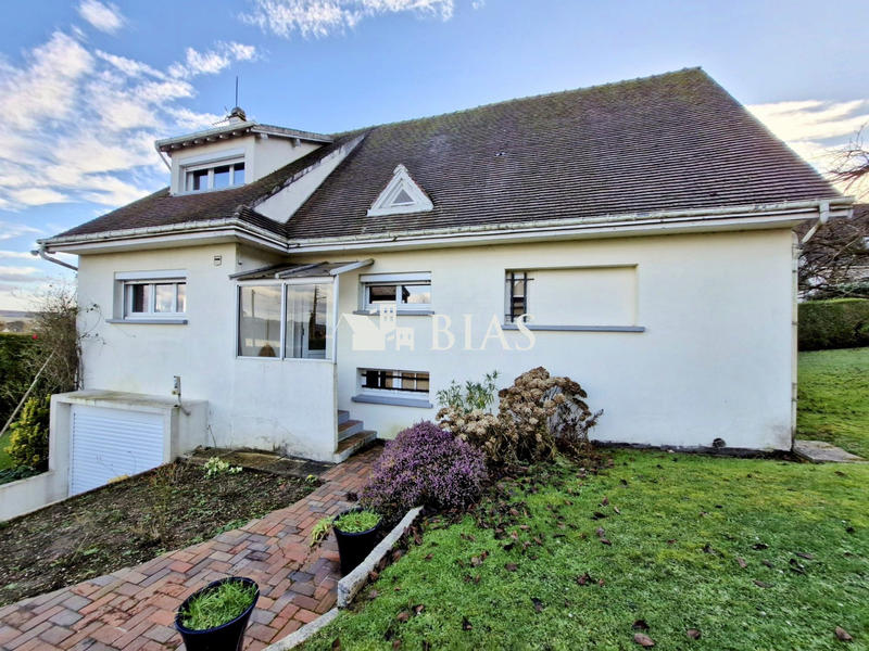 Maison traditionnelle - 140 m² - 5 pièces