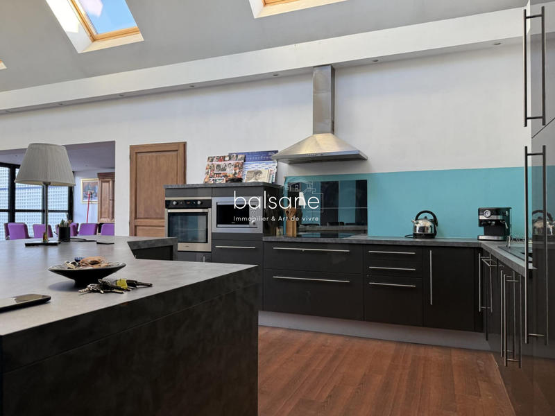 Loft - 242 m² - 6 pièces