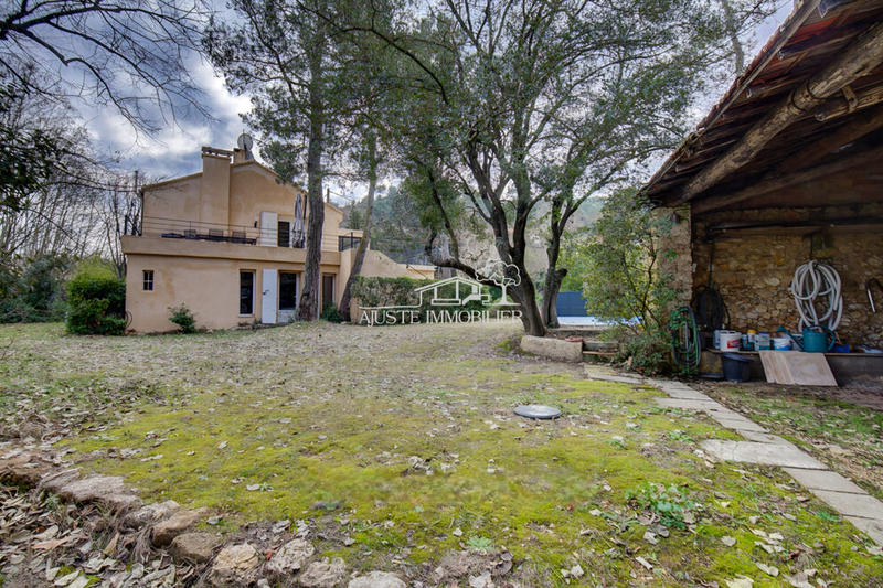 Maison - 230 m² - 7 pièces