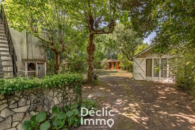 Maison - 300 m² - 9 pièces