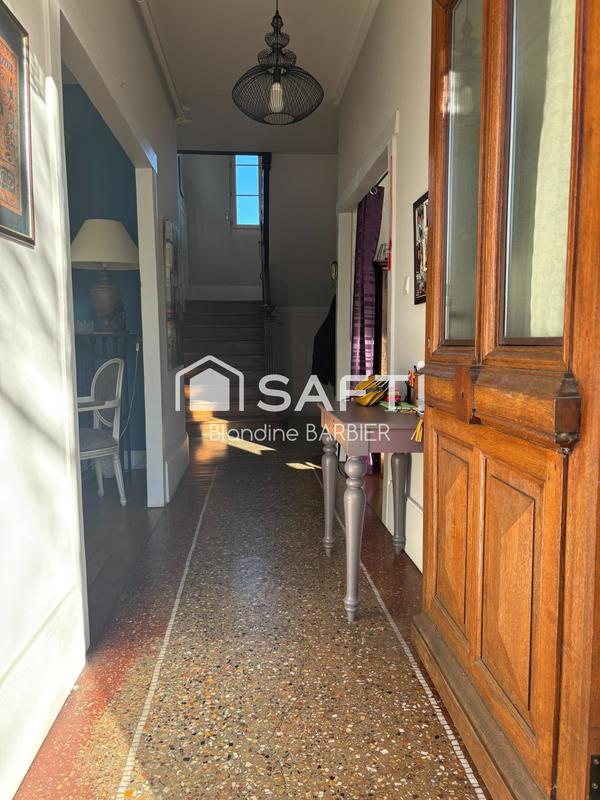 Maison - 220 m² - 9 pièces