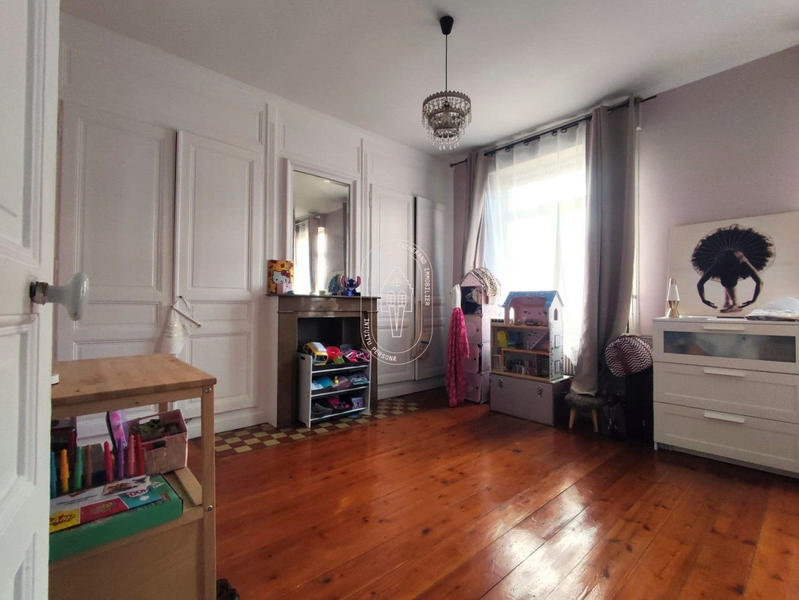 Maison - 203 m² - 5 pièces