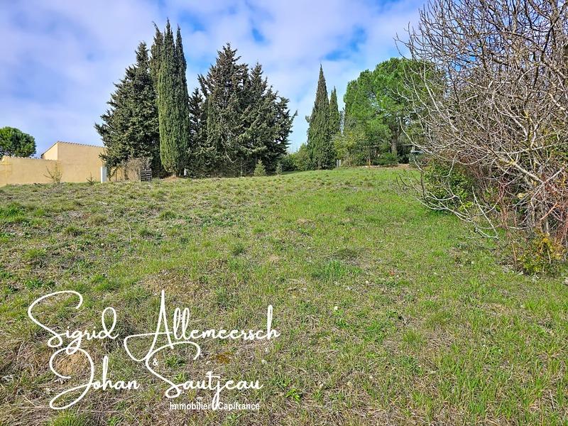 Terrain constructible - 798 m²