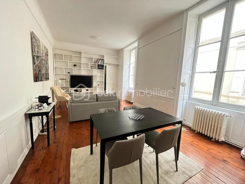 Loft - 55 m² - 2 pièces