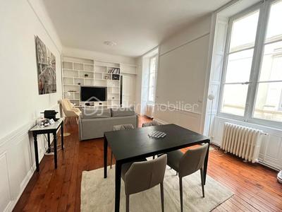 Loft - 55 m² - 2 pièces