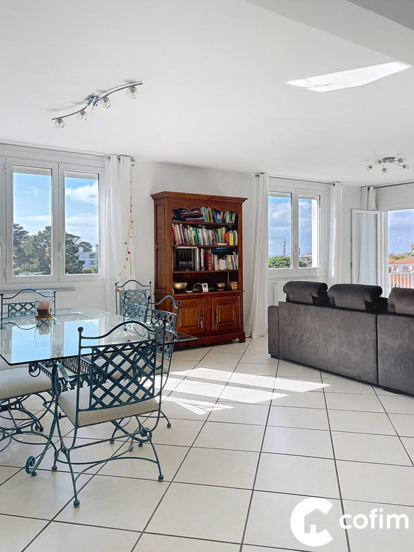 Appartement - 93 m² - 4 pièces