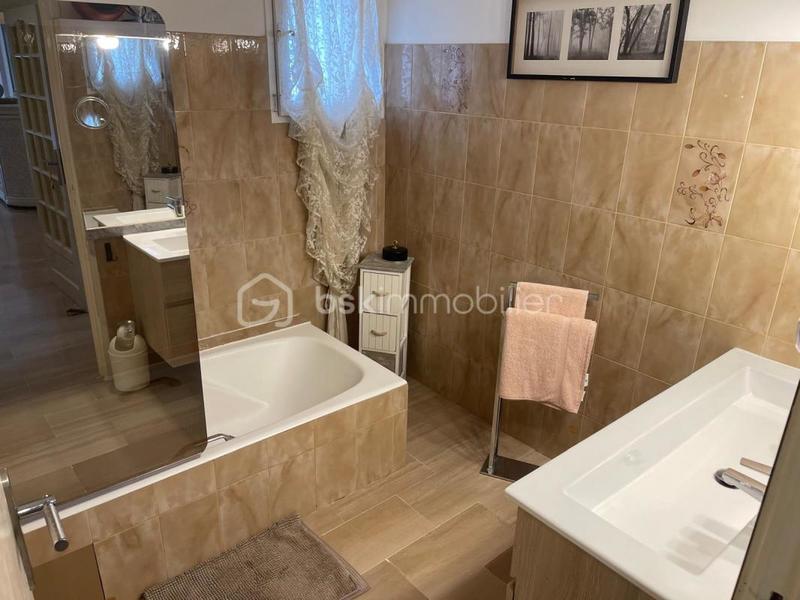 Villa - 203 m² - 7 pièces