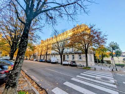 Appartement - 98 m² - 6 pièces