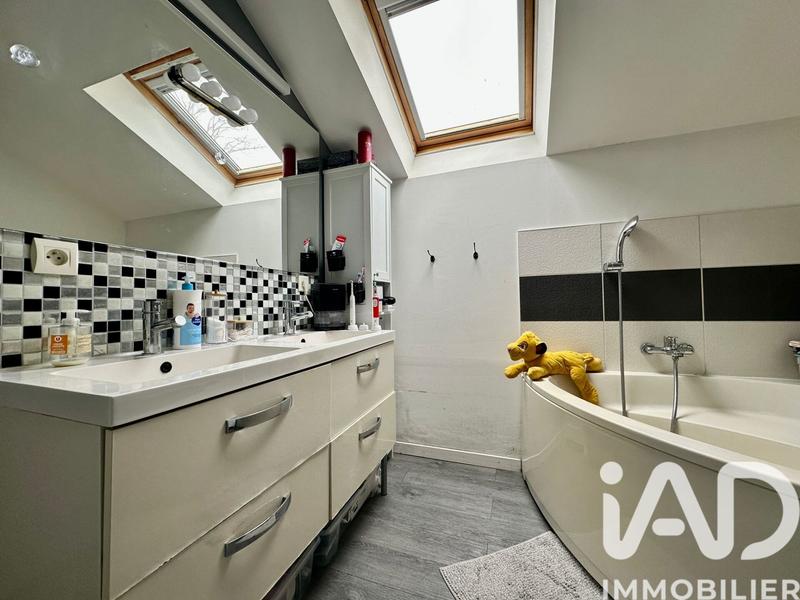 Maison - 98 m² - 5 pièces