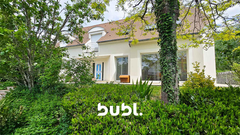 Maison - 302 m² - 12 pièces