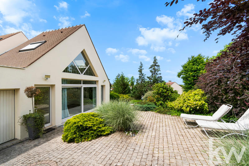 Maison d'architecte - 350 m² - 10 pièces