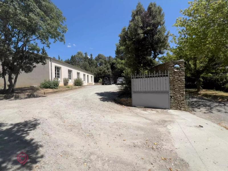 Propriété - 345 m² - 9 pièces