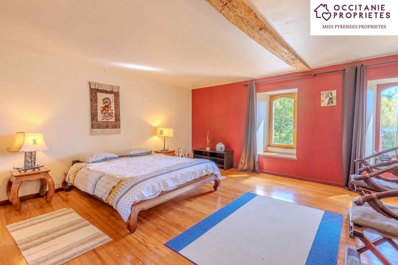 Corps de ferme - 700 m² - 17 pièces