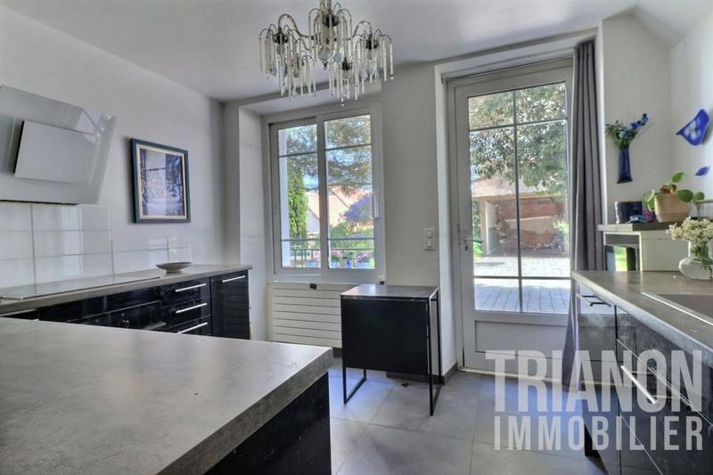 Demeure - 301 m² - 11 pièces