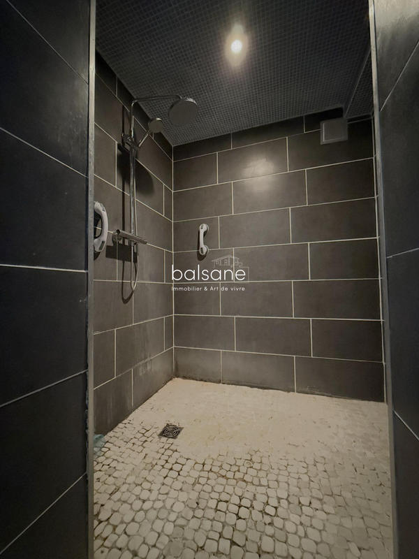 Loft - 242 m² - 6 pièces