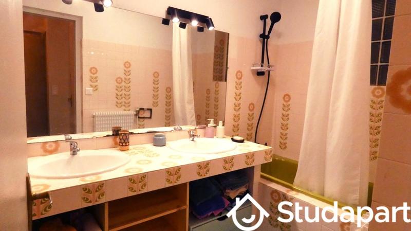 Chambre - 11 m² - 1 pièce