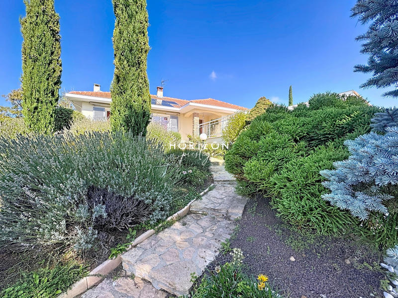 Villa - 262 m² - 10 pièces