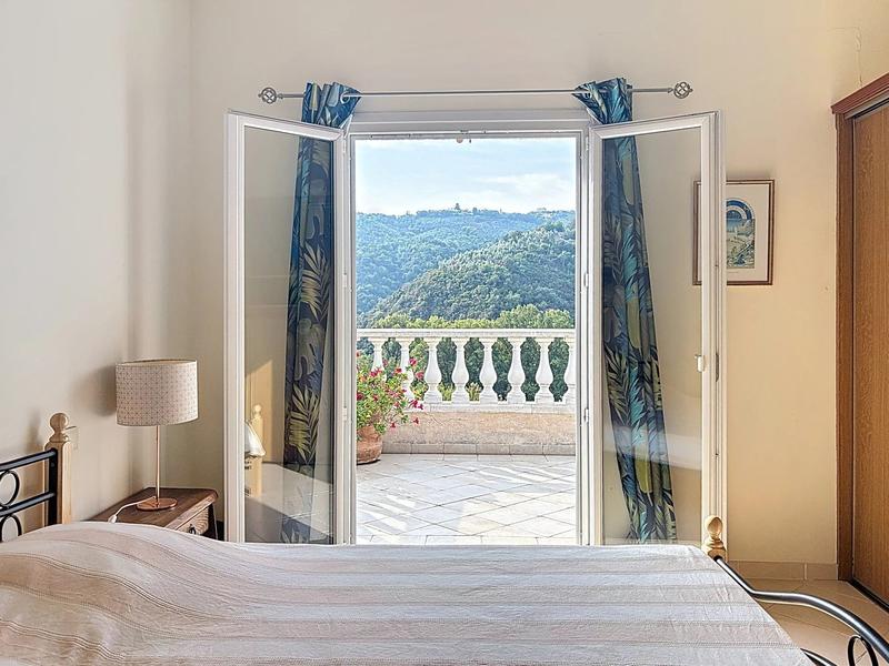 Maison - 231 m² - 7 pièces