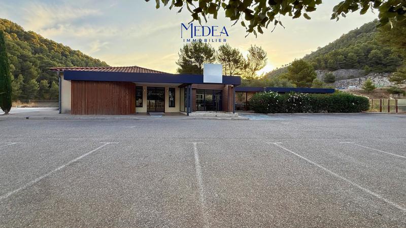 Local commercial - 561 m²