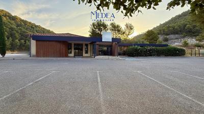 Local commercial - 561 m²