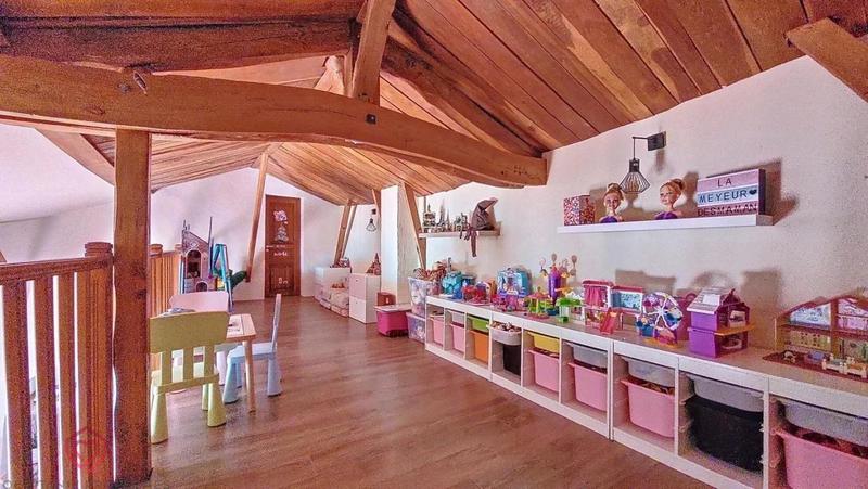 Propriété - 202 m² - 5 pièces