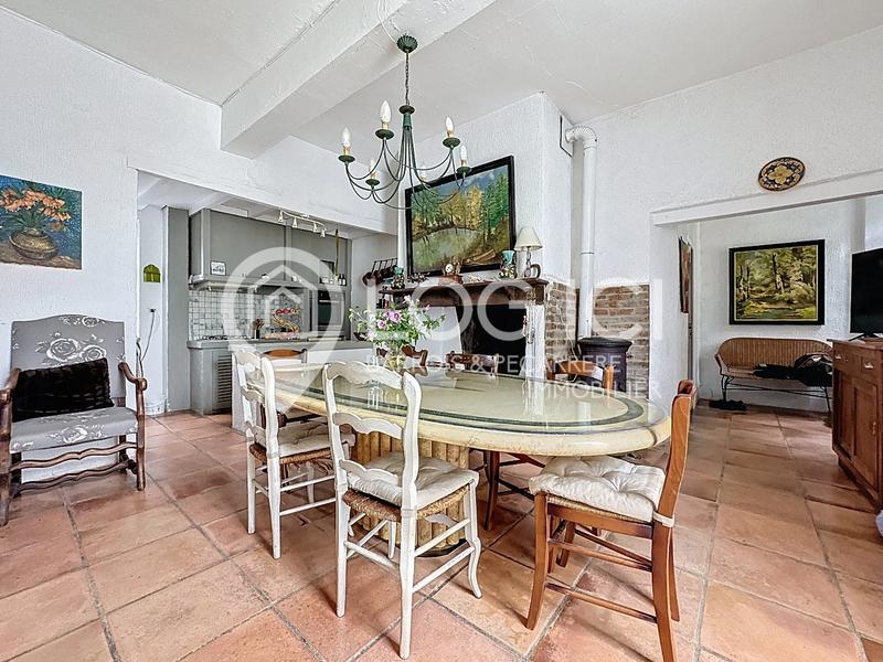 Maison - 348 m² - 13 pièces