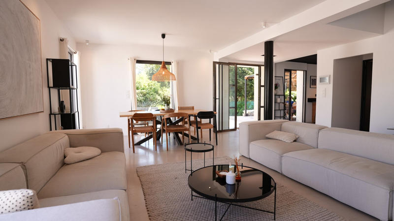 Maison - 305 m² - 10 pièces