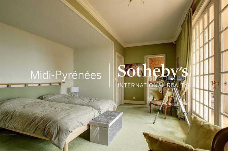 Maison - 355 m² - 10 pièces