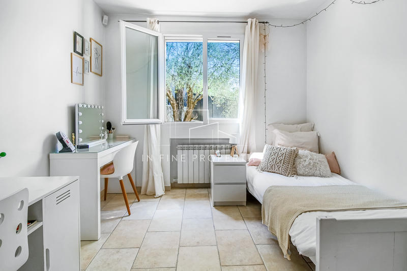 Maison - 220 m² - 7 pièces