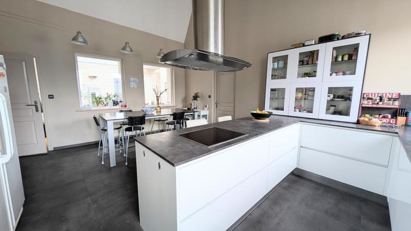 Appartement - 202 m² - 5 pièces