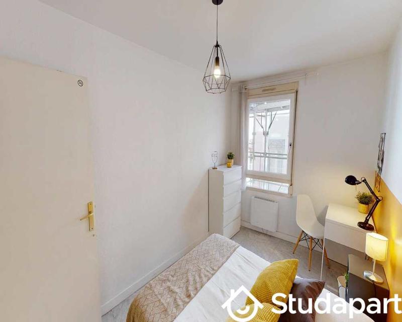 Chambre - 100 m² - 1 pièce