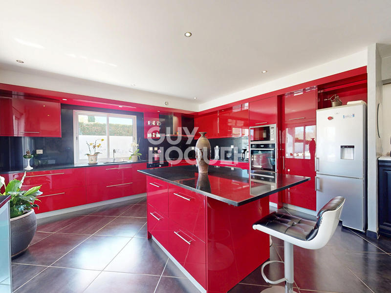 Maison - 268 m² - 9 pièces