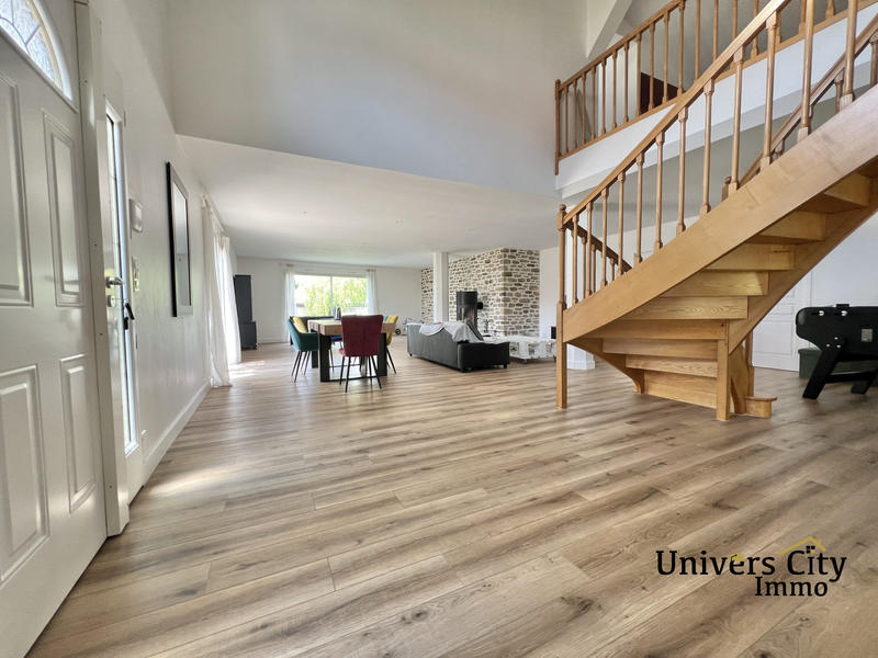 Maison - 259 m² - 8 pièces
