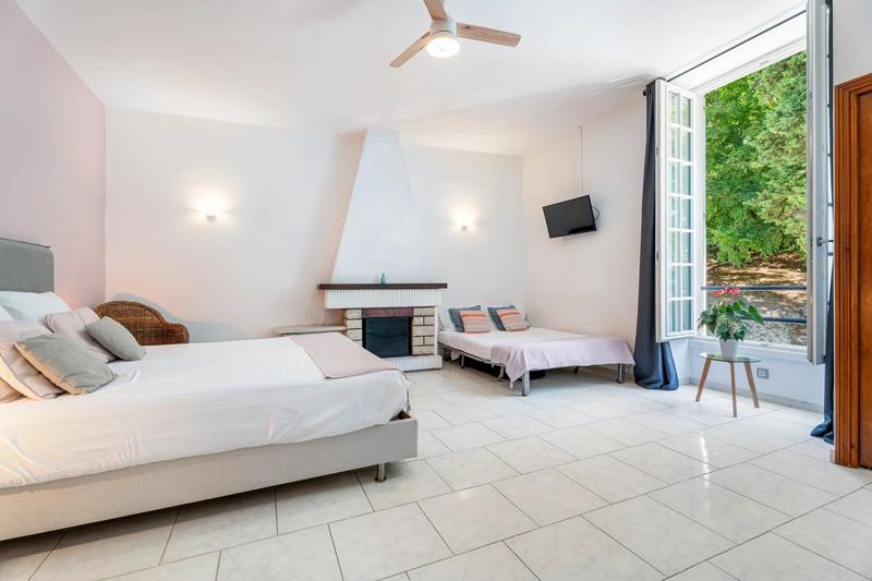 Maison - 235 m² - 8 pièces