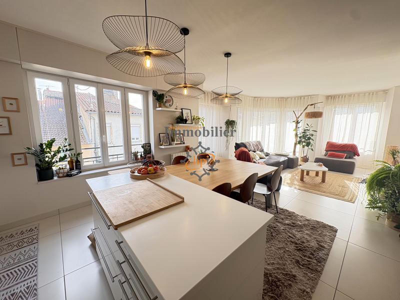 Appartement - 102 m² - 5 pièces