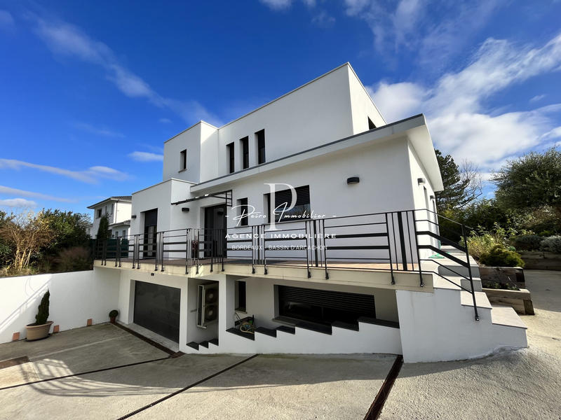 Maison contemporaine - 250 m² - 6 pièces
