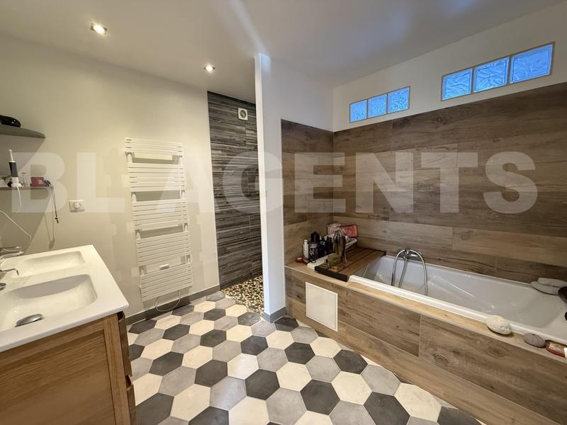 Maison - 164 m² - 7 pièces