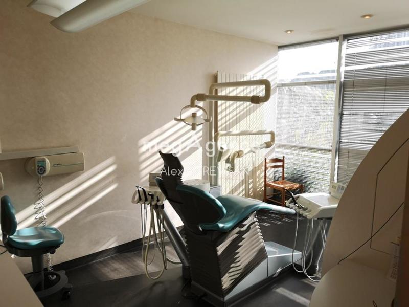 Local commercial - 180 m² - 9 pièces