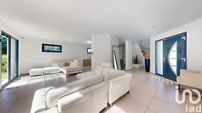 Maison - 201 m² - 8 pièces