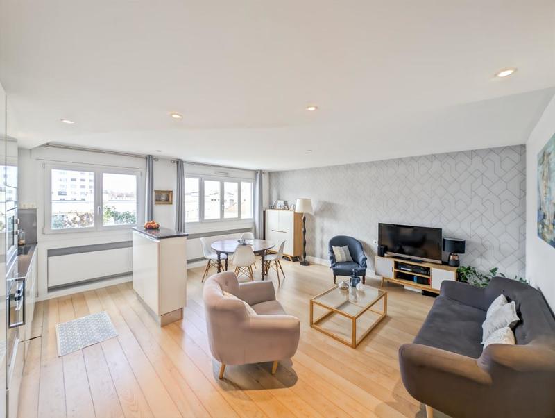 Appartement - 99 m² - 5 pièces