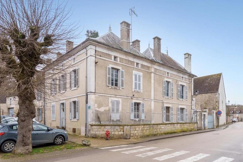 Maison - 240 m² - 10 pièces