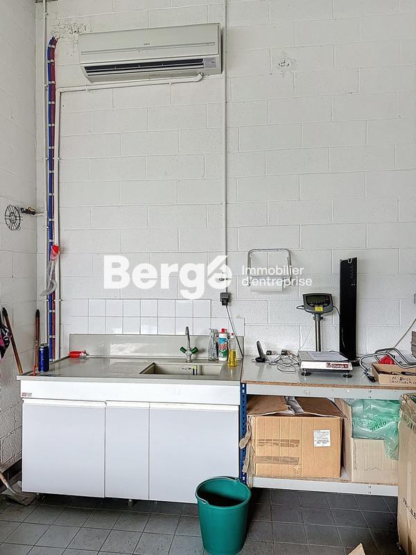 Entrepôt - 691 m²