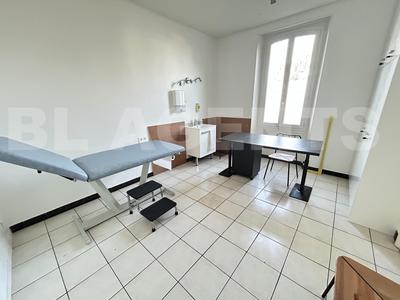 Entrepôt - 130 m² - 6 pièces