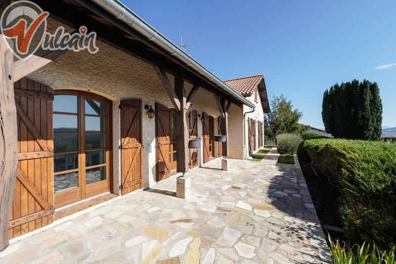 Maison - 227 m² - 8 pièces