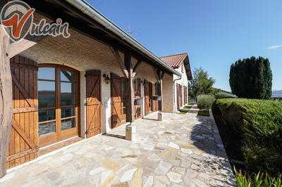 Maison - 227 m² - 8 pièces